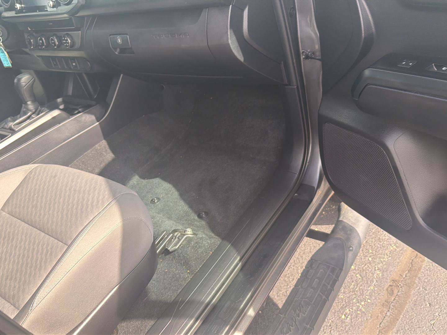 Used 2020 Toyota Tacoma SR AWD/4WD image 26