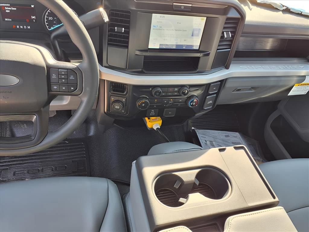 New 2025 Ford F550 4x4 Regular Cab Super Duty image 5