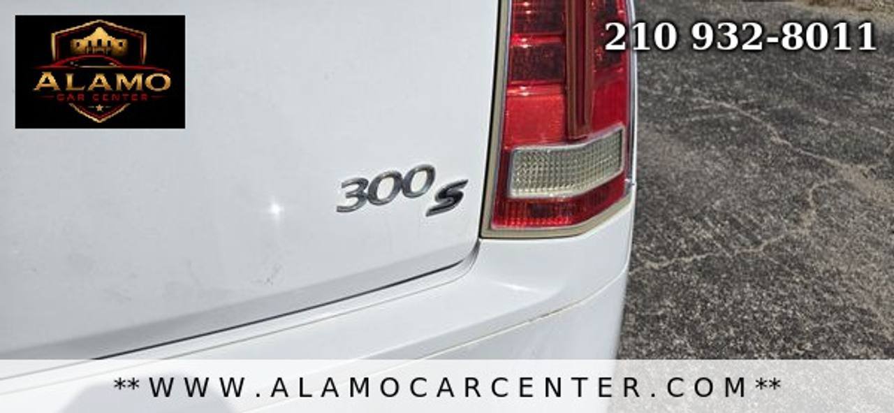 Used 2013 Chrysler 300 S RWD image 11