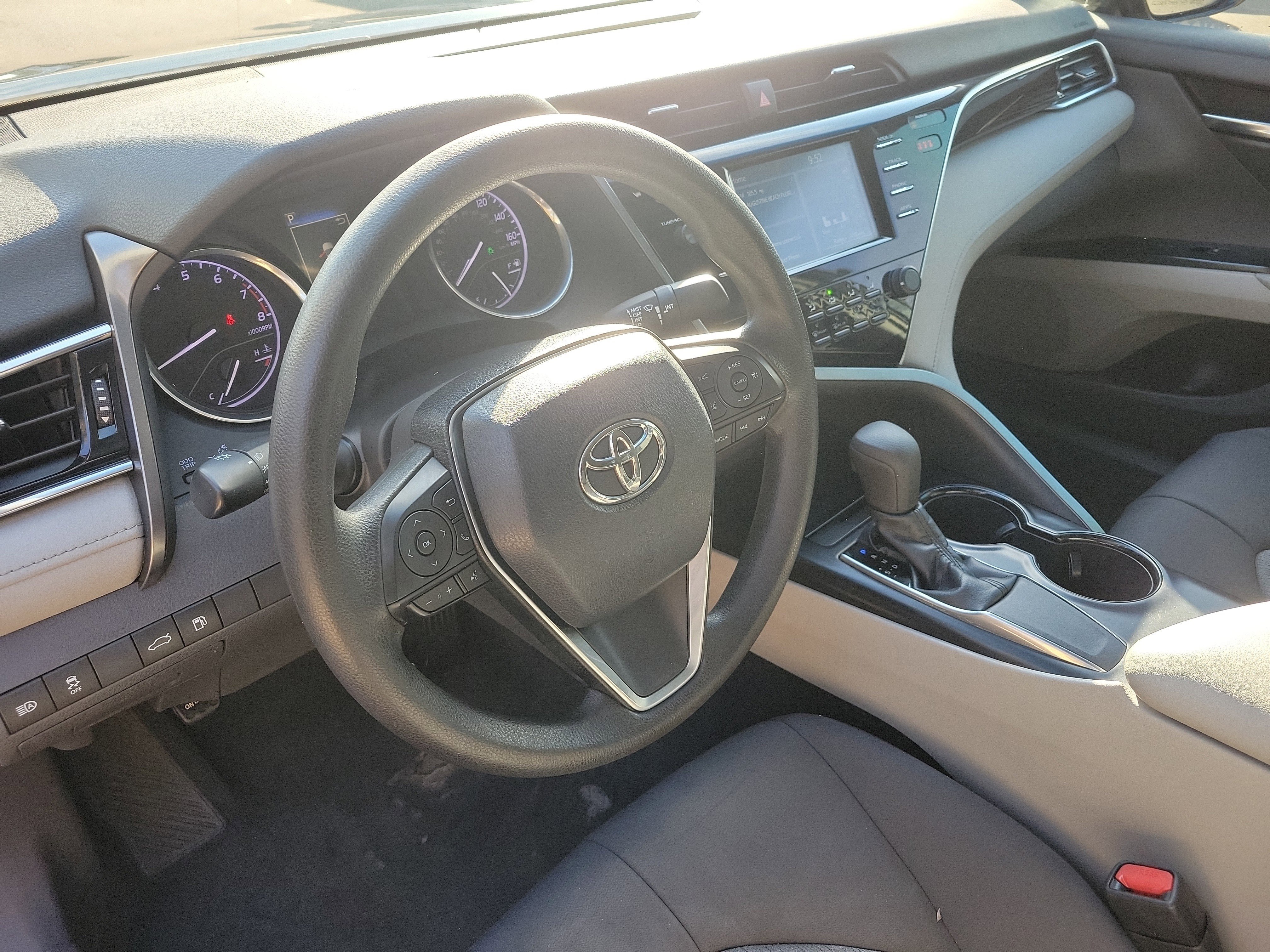 Used 2018 Toyota Camry LE image 20
