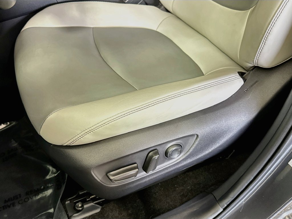 Used 2019 Toyota RAV4 XLE Premium w/ Cold Weather Package AWD/4WD image 16