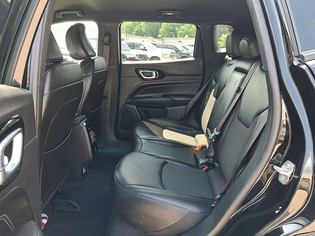 Used 2024 Jeep Compass Latitude w/ Convenience Group AWD/4WD image 26