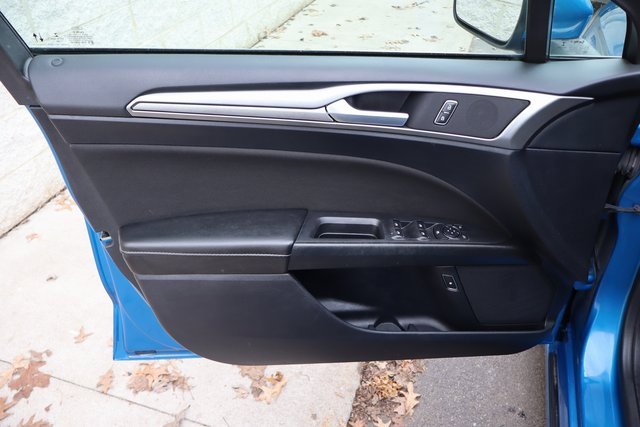 Used 2020 Ford Fusion SE image 21