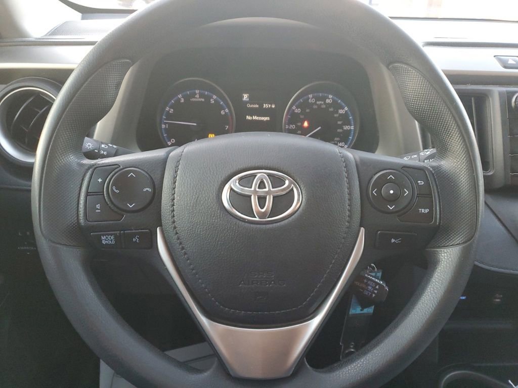Used 2018 Toyota RAV4 LE image 15