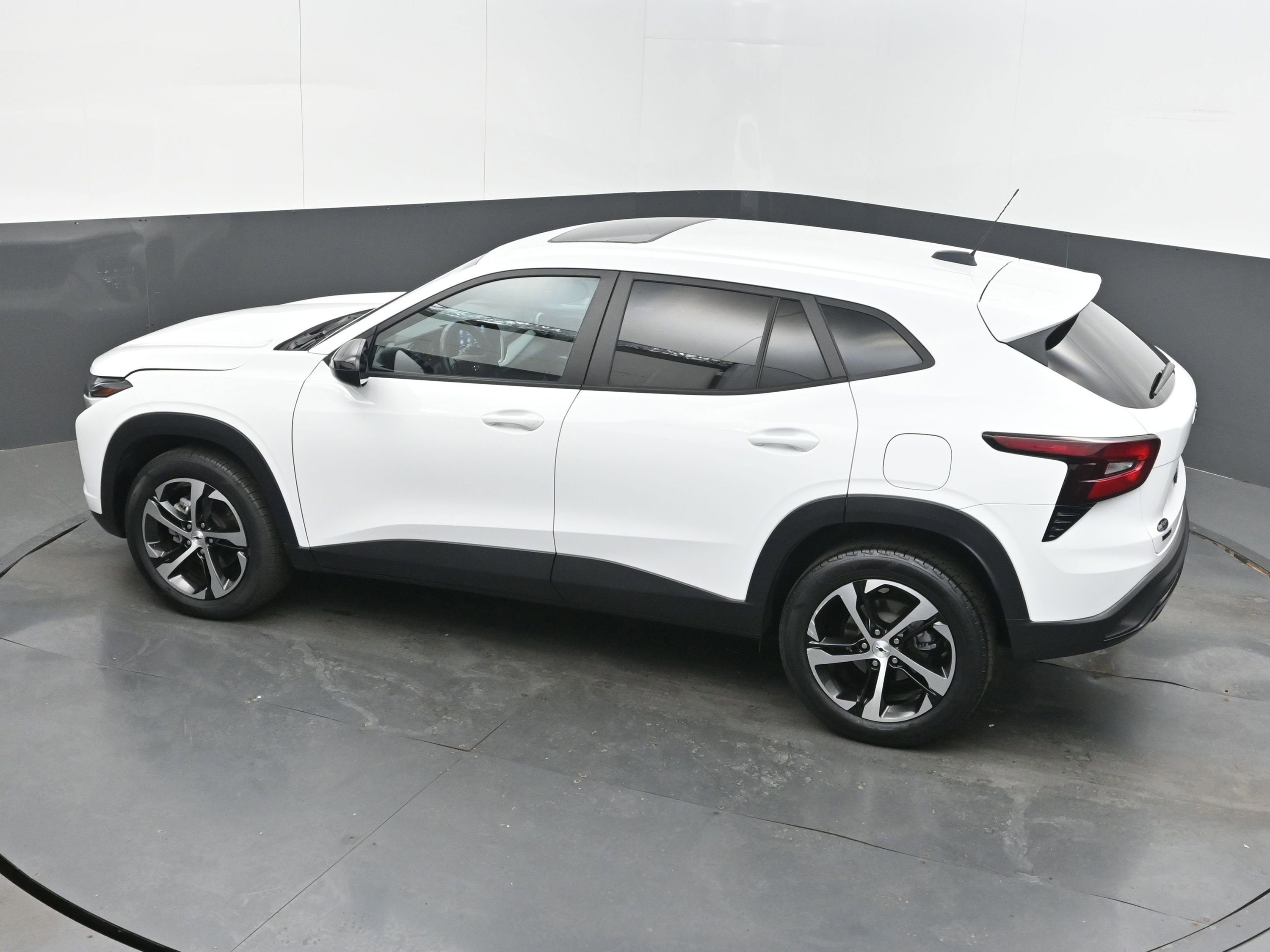 Used 2024 Chevrolet Trax RS w/ Sunroof Package image 35