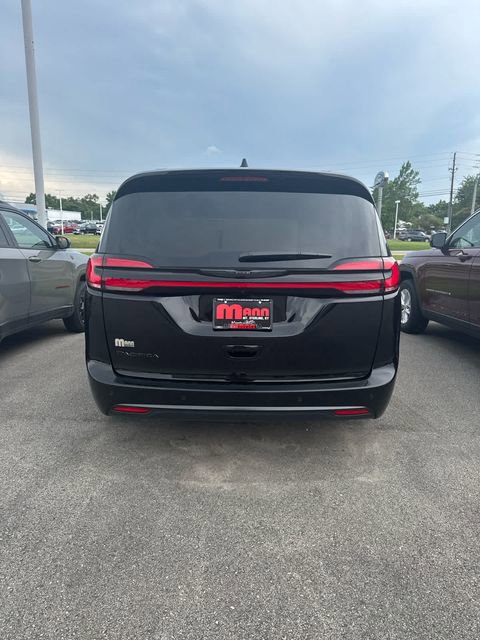 New 2025 Chrysler Pacifica Select w/ Fav Edition Package image 5