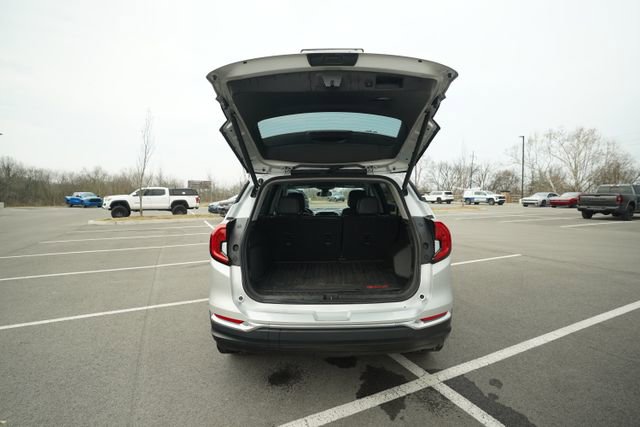 Used 2022 GMC Terrain SLT image 17