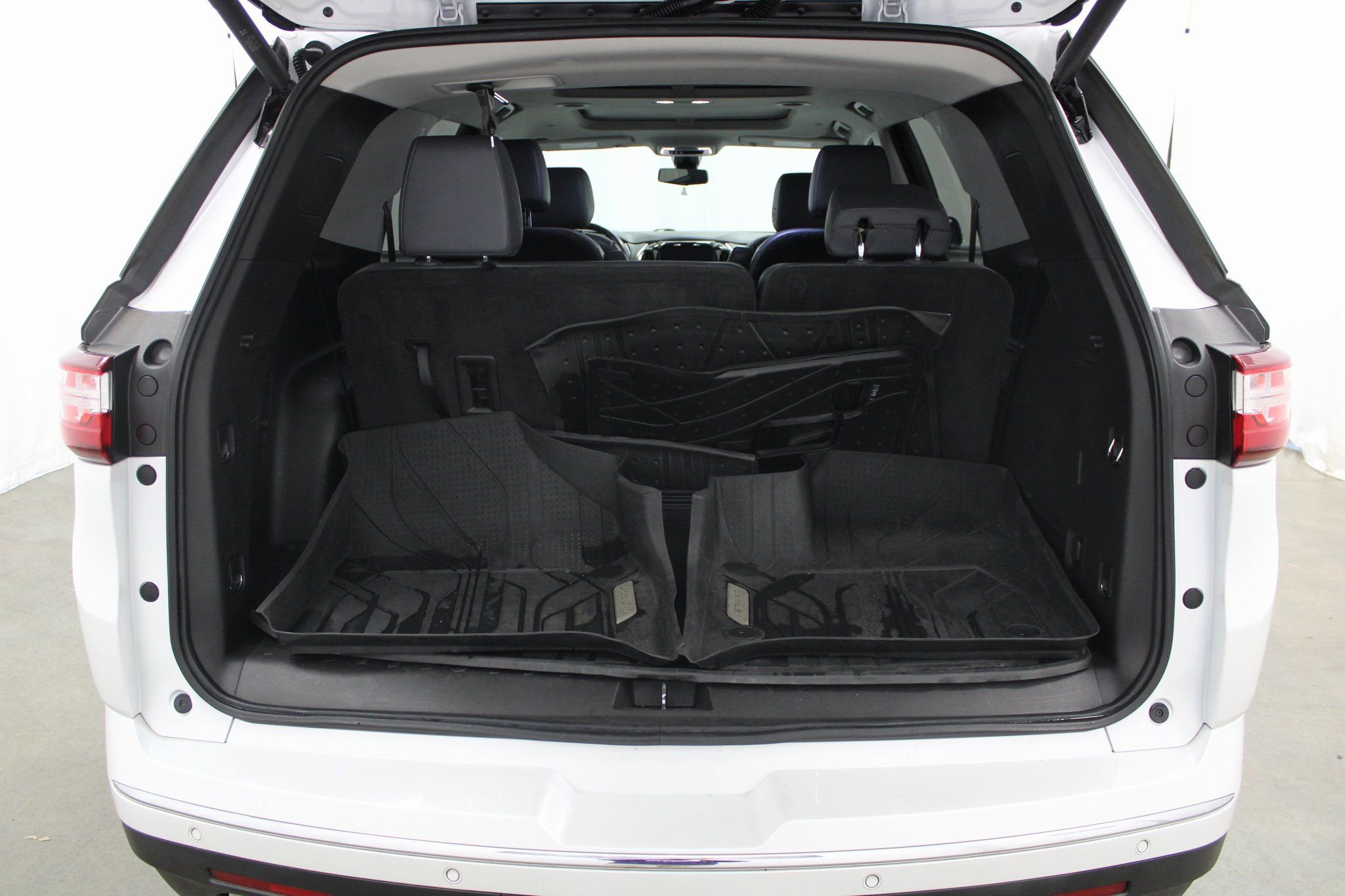 Used 2021 Chevrolet Traverse Premier w/ LPO, Floor Liner Package image 29