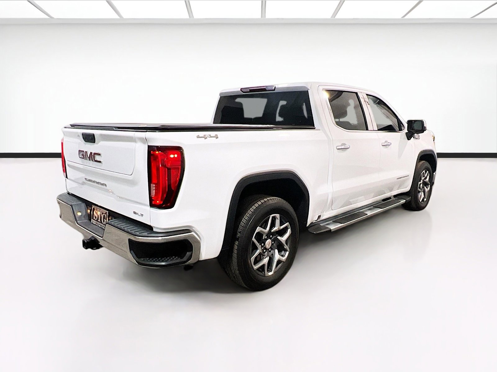Used 2024 GMC Sierra 1500 SLT w/ SLT Premium Package image 4