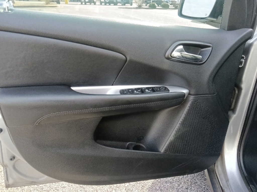 Used 2020 Dodge Journey SE w/ SE Popular Equipment Group image 11