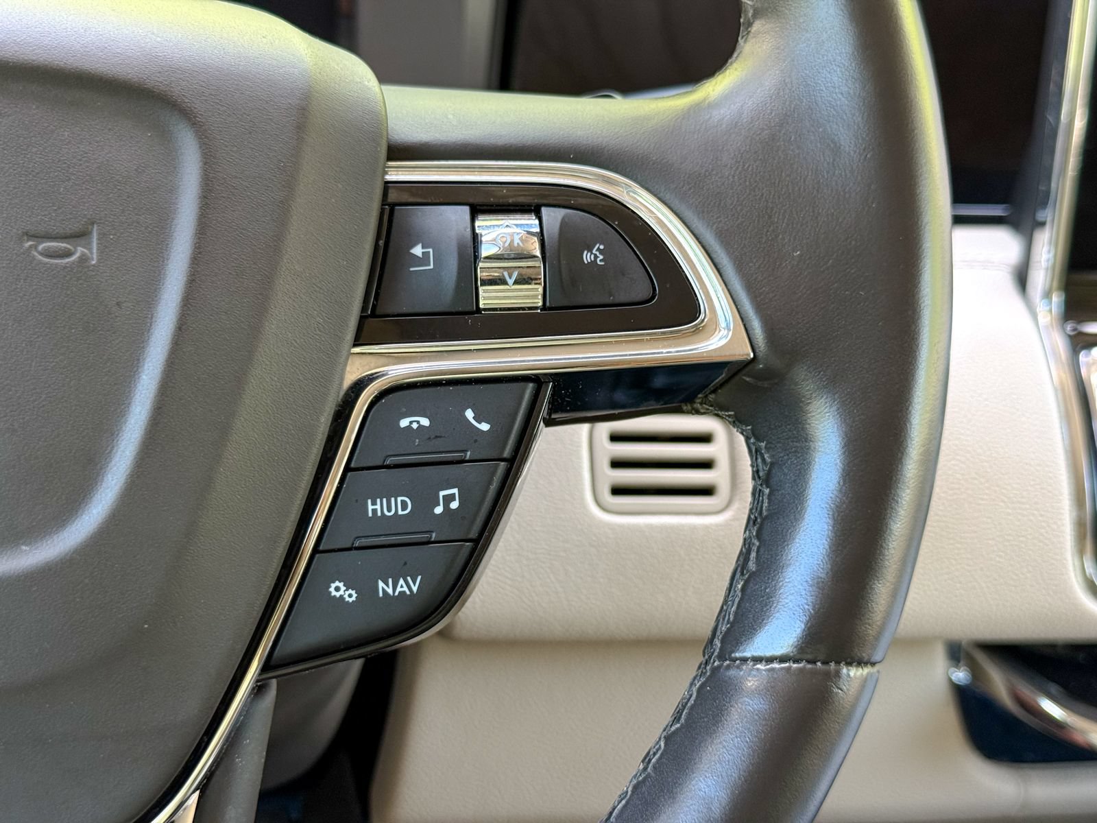 Used 2021 Lincoln Navigator Reserve AWD/4WD image 40