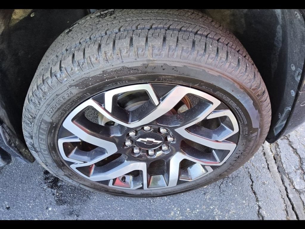 Used 2025 Chevrolet Silverado EV RST AWD/4WD image 9