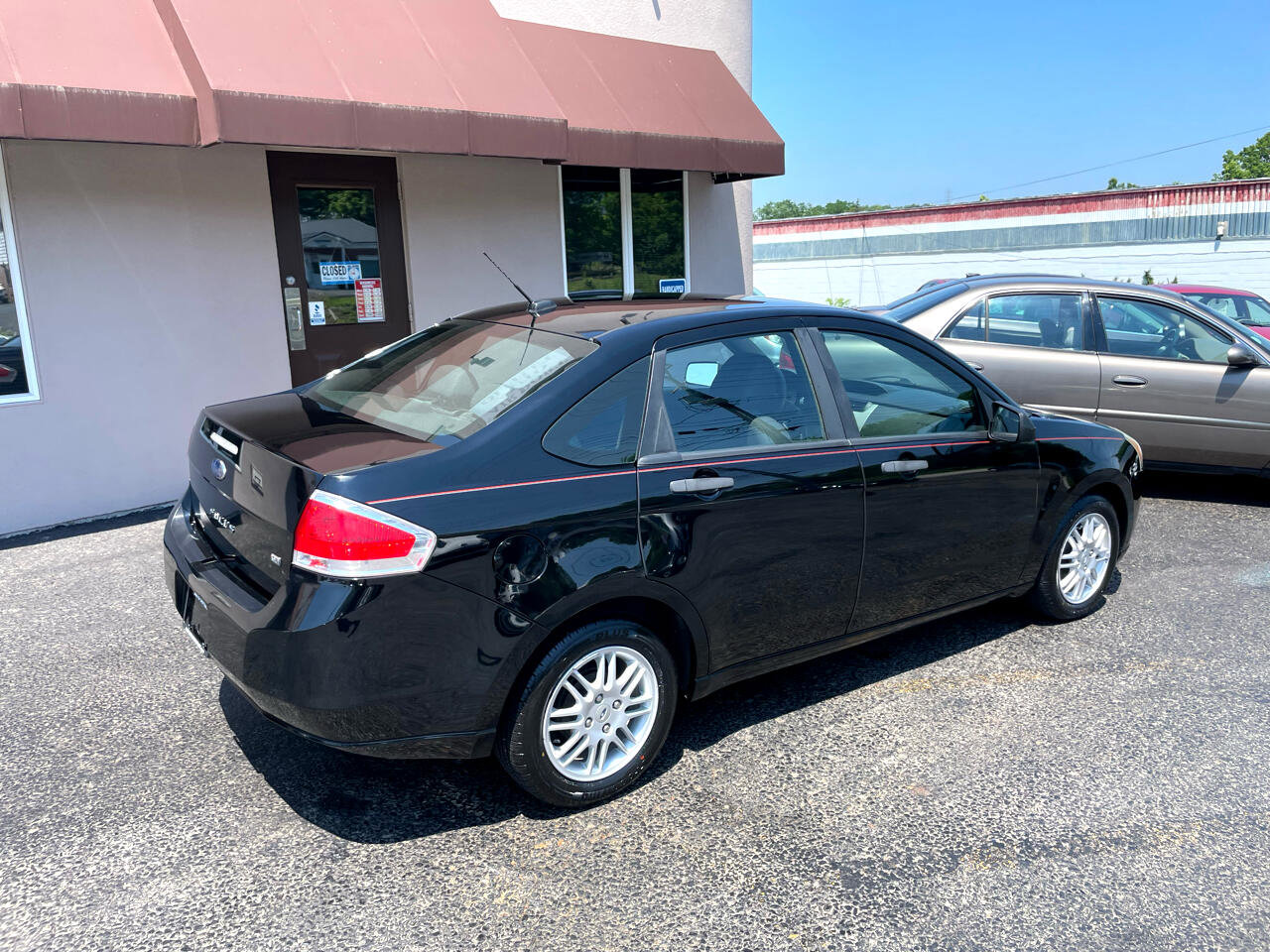 Used 2010 Ford Focus SE image 4