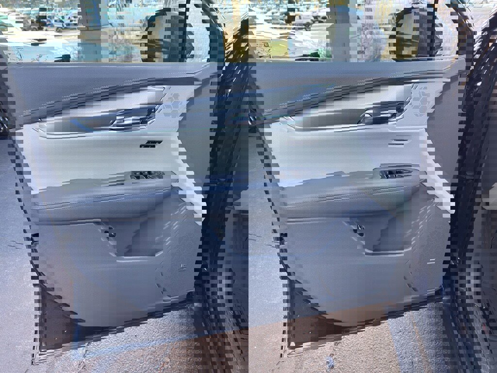 Used 2017 Cadillac XT5 Luxury w/ Driver Awareness Package image 13