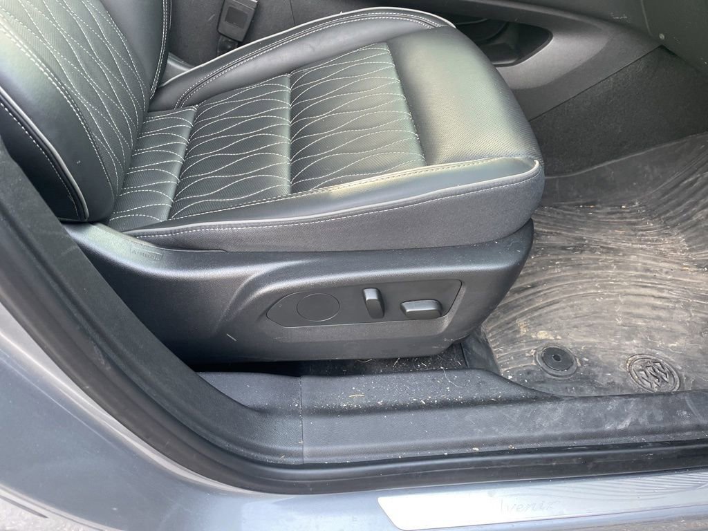 Used 2022 Buick Envision Avenir w/ Safety Package image 37