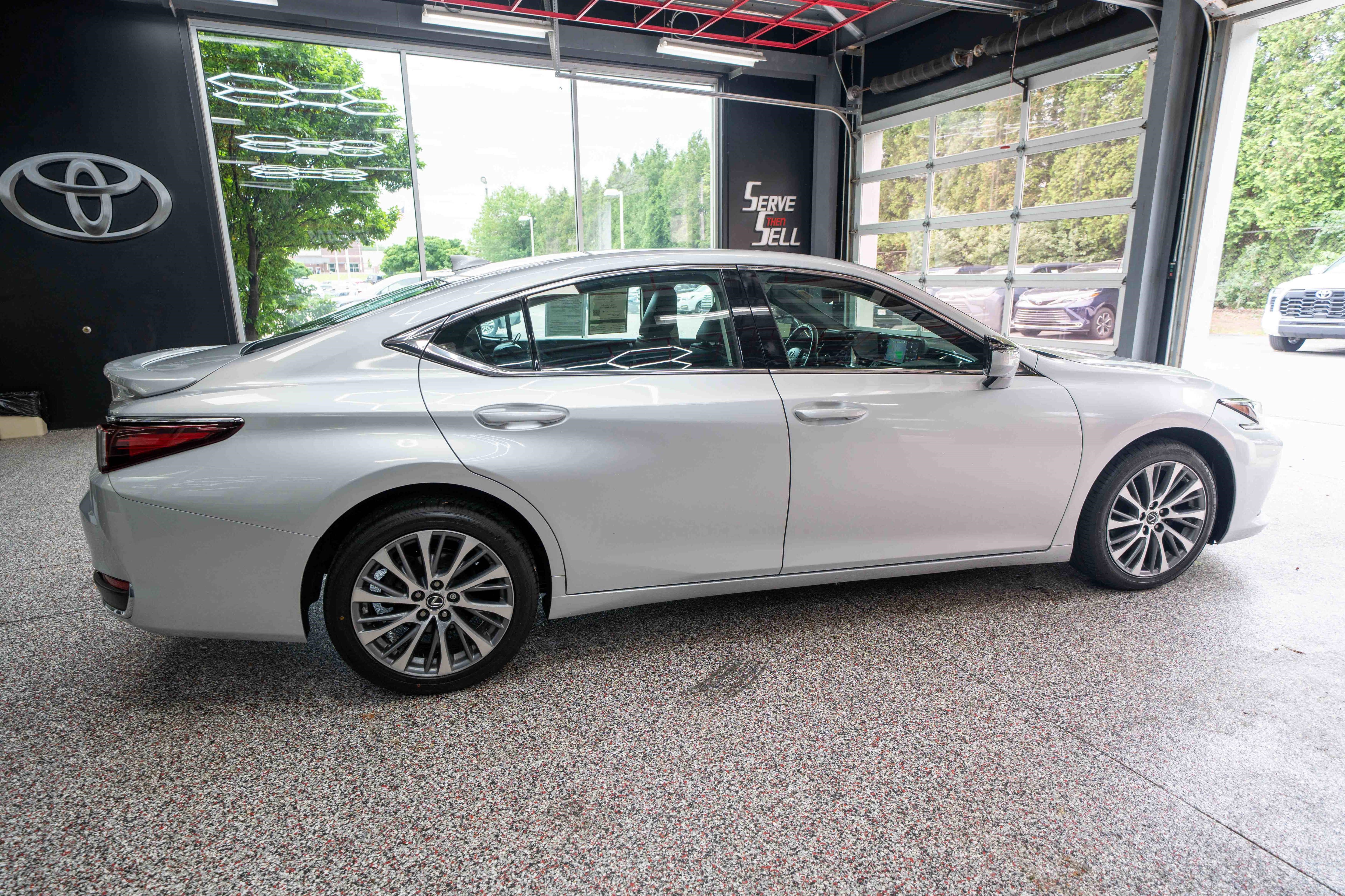 Used 2021 Lexus ES 250 w/ Premium Package AWD/4WD image 4