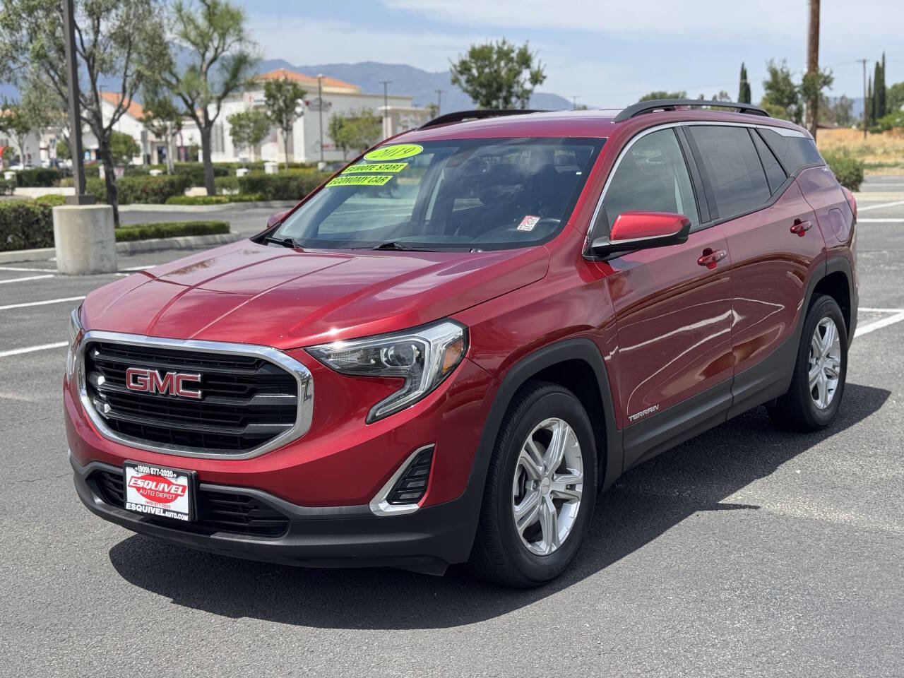 Used 2019 GMC Terrain SLE w/ Driver Convenience Package image 2