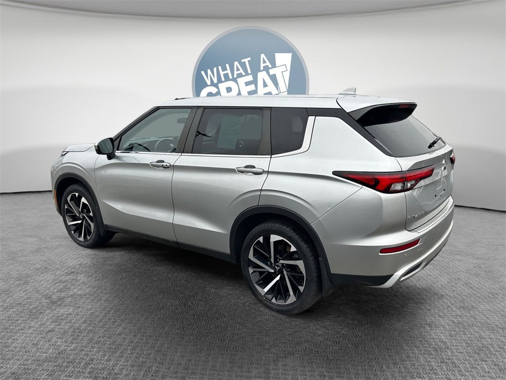 Used 2023 Mitsubishi Outlander SE image 6
