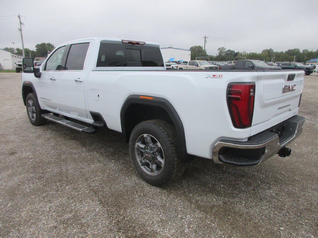New 2026 GMC Sierra 3500 SLT w/ SLT Premium Package AWD/4WD image 9