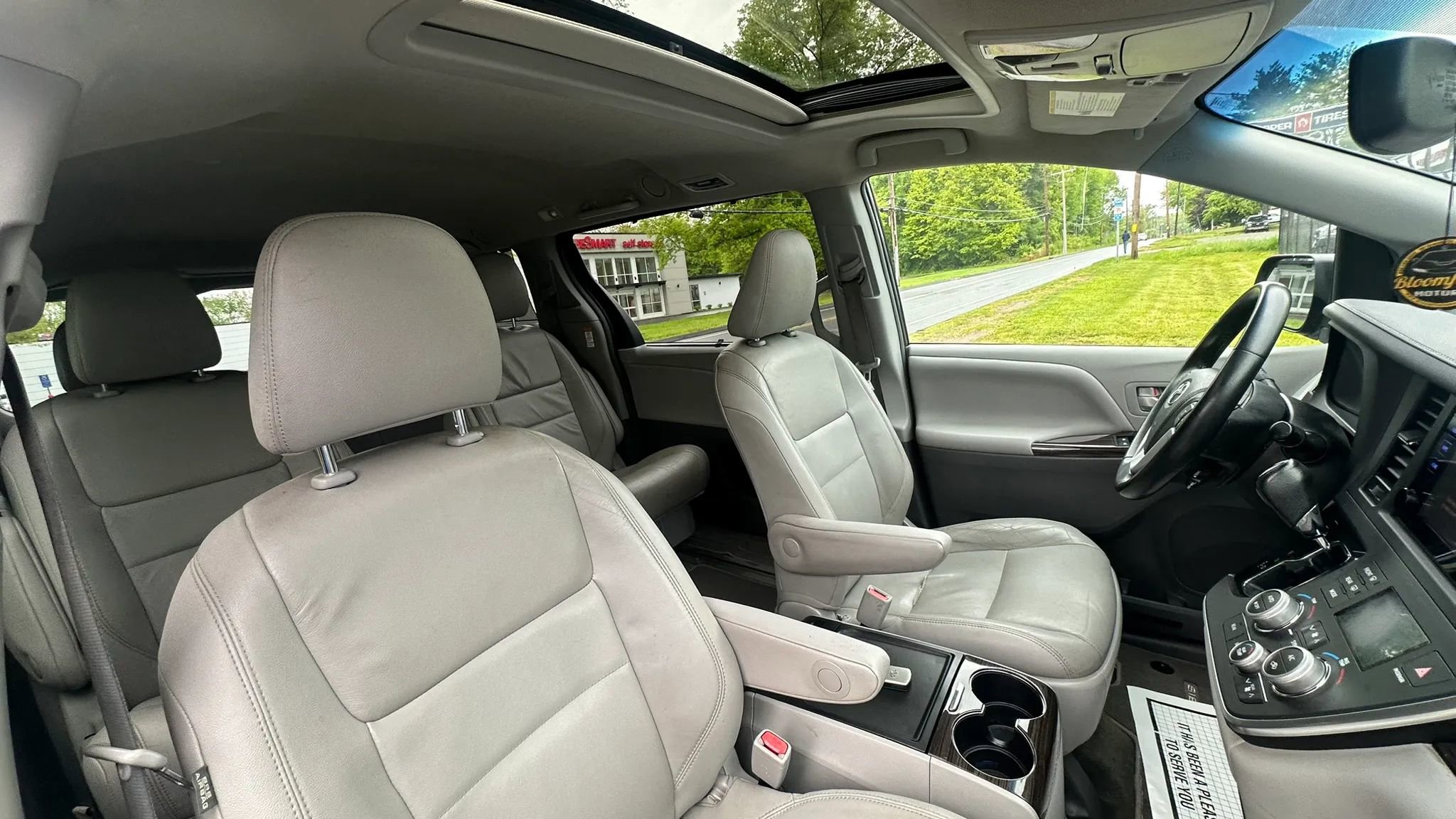Used 2015 Toyota Sienna XLE AWD/4WD image 35