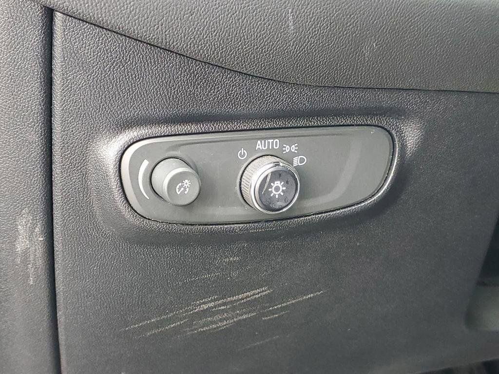 Used 2019 Chevrolet Equinox LT w/ Driver Convenience Package AWD/4WD image 7