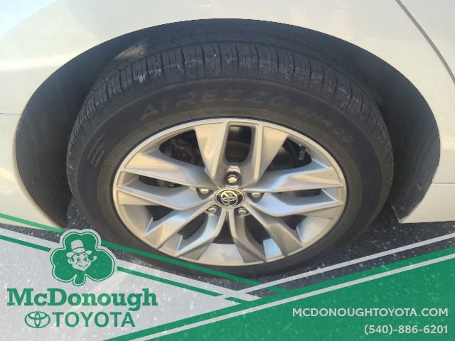 Used 2022 Toyota Avalon XLE FWD image 16