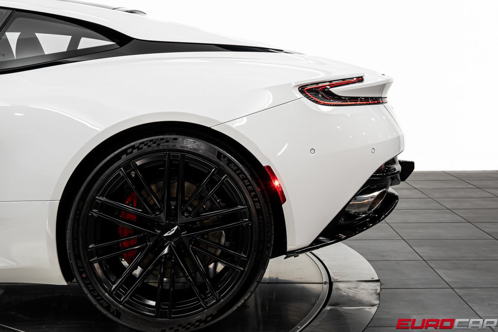 Used 2024 Aston Martin DB12 Coupe RWD image 14