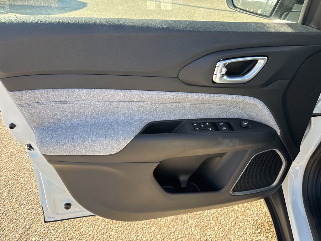 New 2026 Jeep Compass Latitude image 11