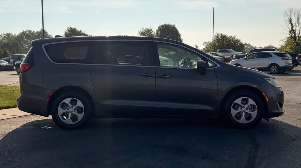 Used 2017 Chrysler Pacifica Touring Plus FWD image 29