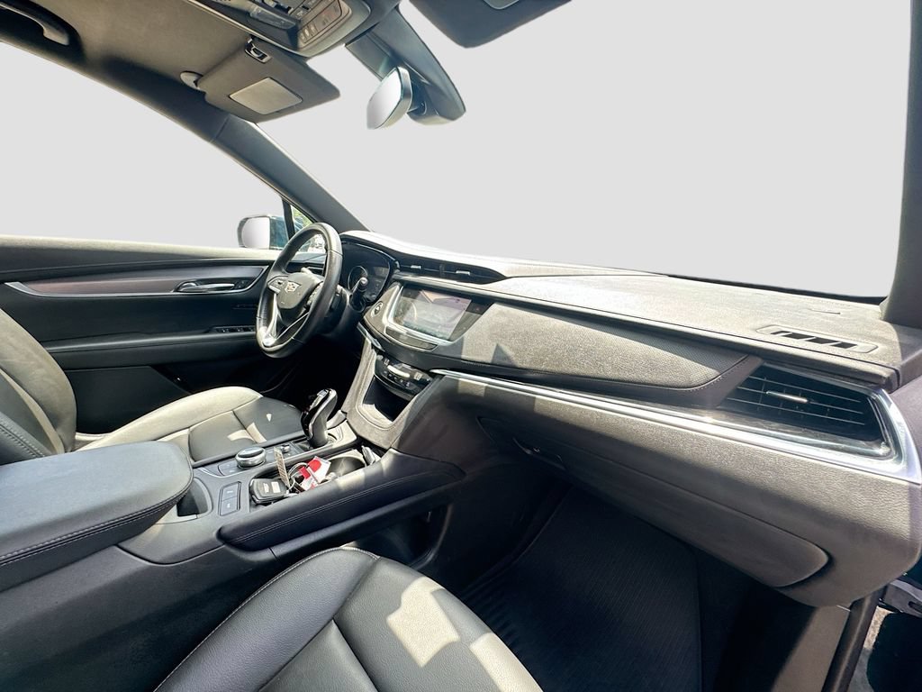 Used 2025 Cadillac XT6 Luxury AWD/4WD image 32