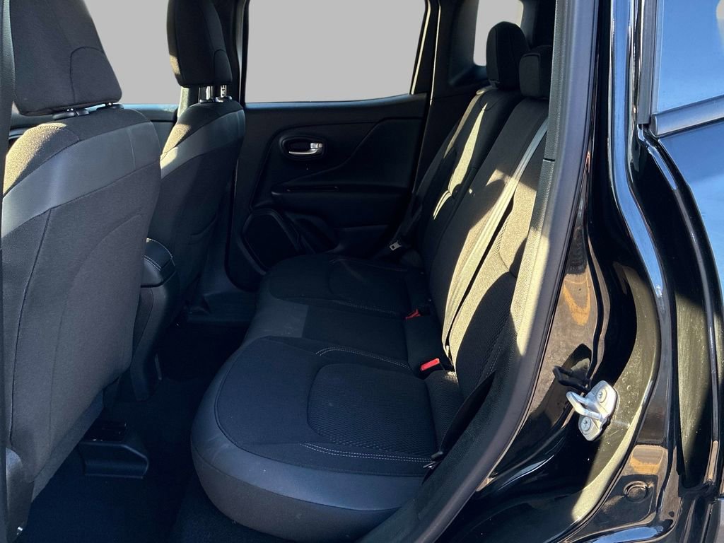 Certified 2023 Jeep Renegade Latitude w/ Premium Group AWD/4WD image 13