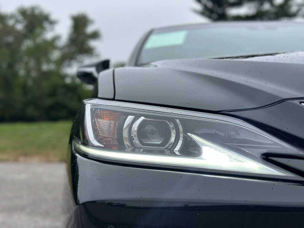 Used 2024 Lexus ES 350 w/ Accessory Package (Z1) FWD image 9