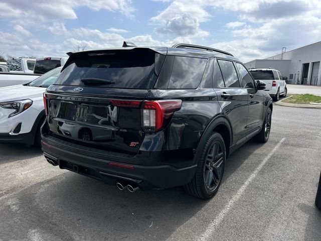 Used 2025 Ford Explorer ST image 4