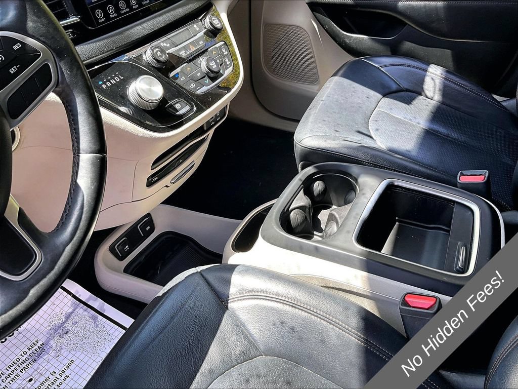 Used 2017 Chrysler Pacifica Touring-L Plus FWD image 12