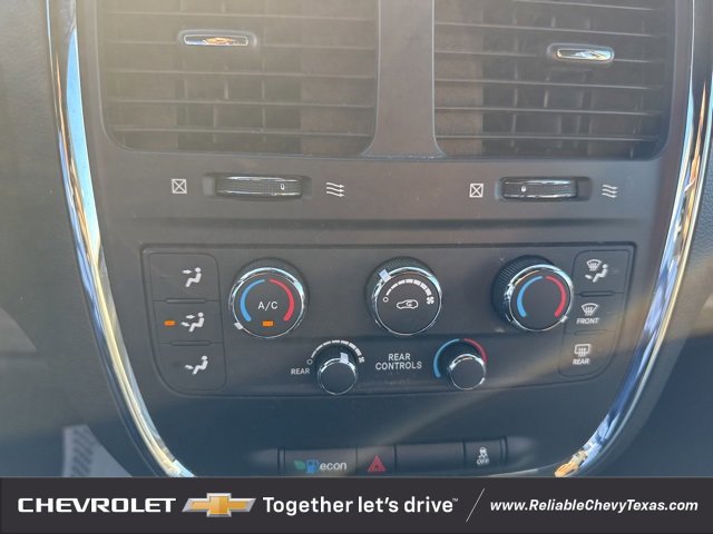 Used 2016 Dodge Grand Caravan SE image 27
