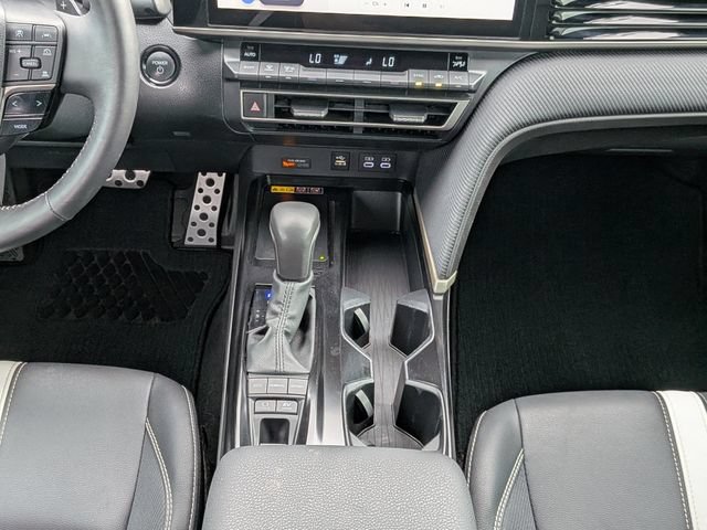 Used 2025 Toyota Camry SE w/ Multimedia Upgrade Package FWD image 17