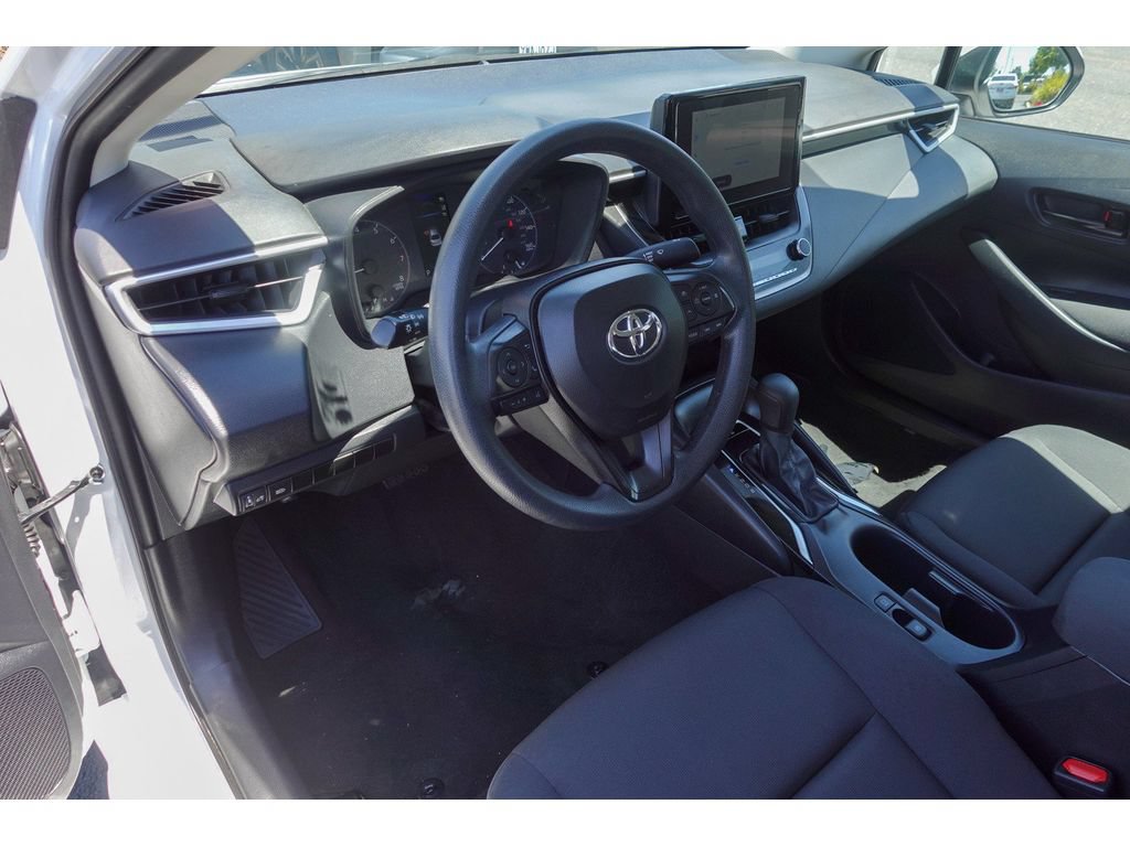Used 2025 Toyota Corolla LE FWD image 9