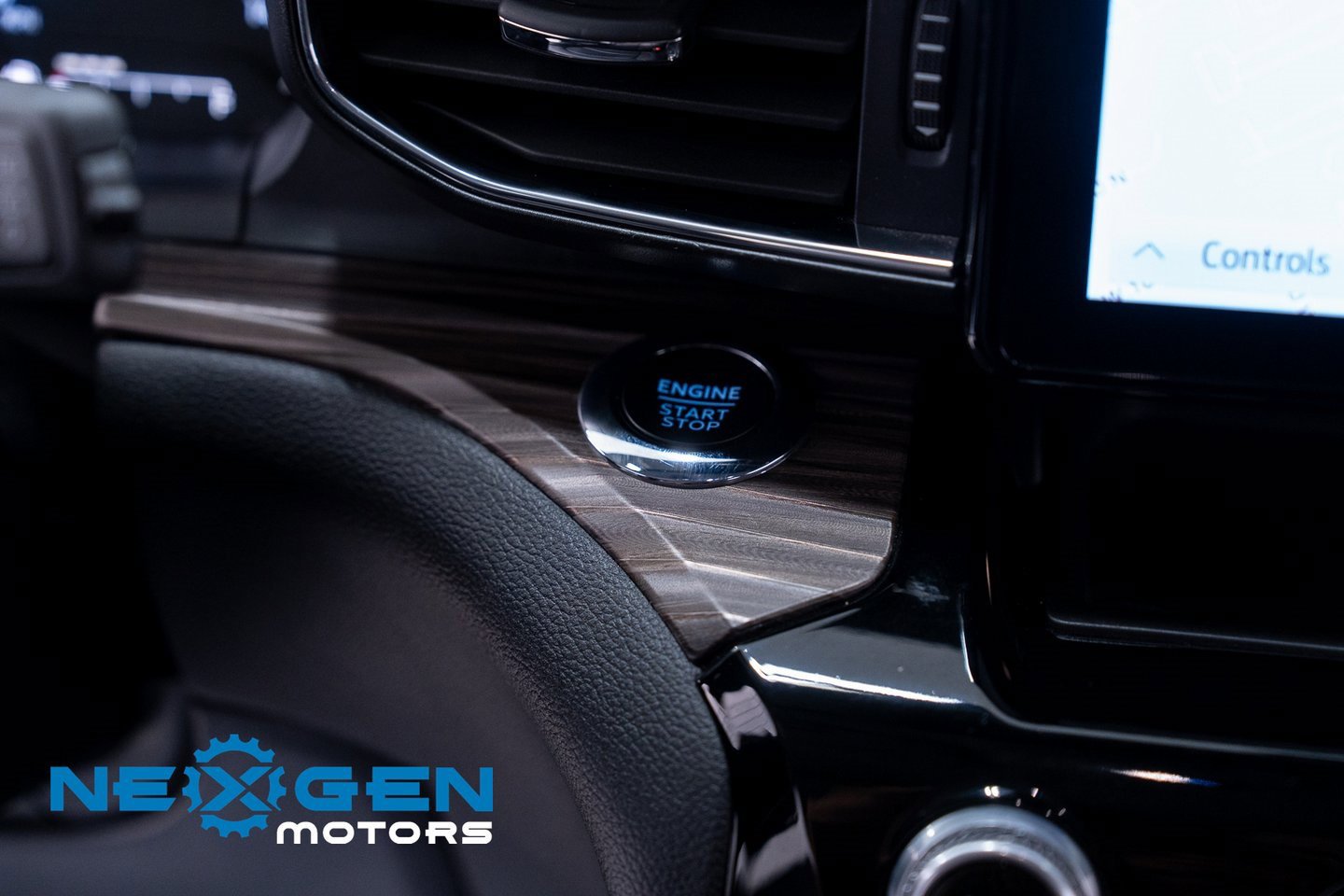 Used 2023 Ford Explorer Limited image 15