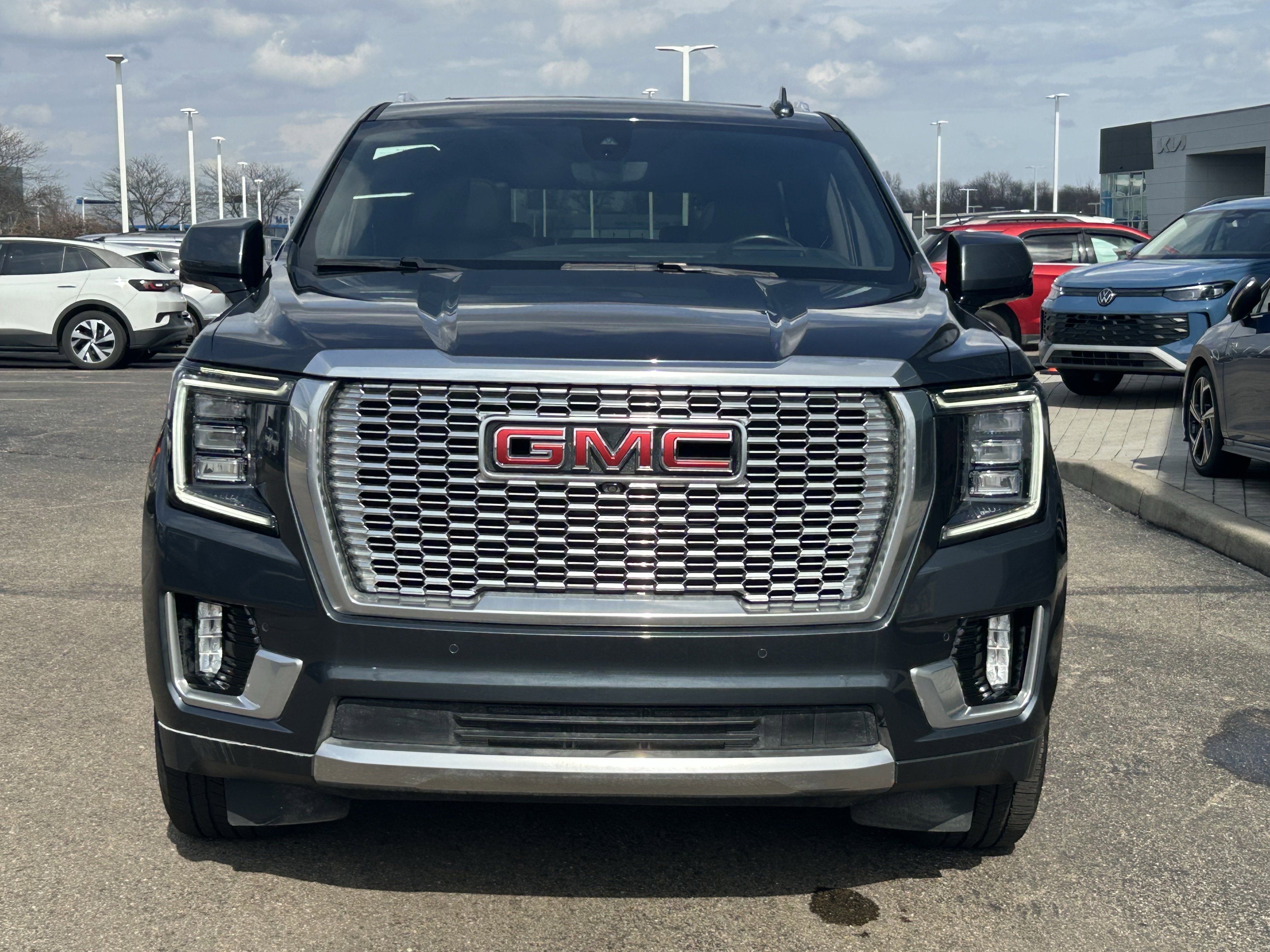 Used 2021 GMC Yukon Denali w/ Denali Ultimate Package image 2