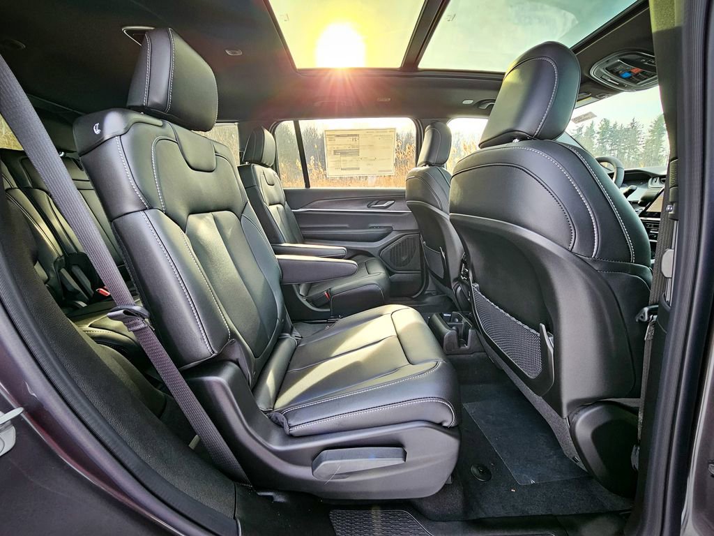 New 2025 Jeep Grand Cherokee L Limited w/ Black Appearance Package image 43