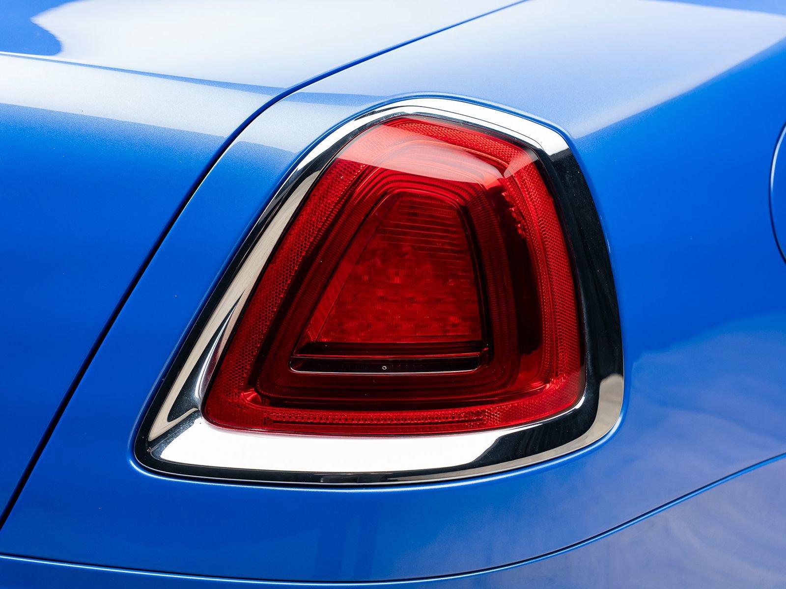 Used 2017 Rolls-Royce Dawn image 22