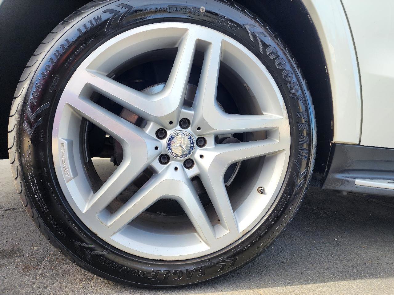 Used 2016 Mercedes-Benz GL 550 4MATIC image 46