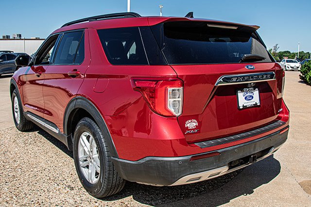 Used 2021 Ford Explorer XLT w/ Equipment Group 202A AWD/4WD image 3
