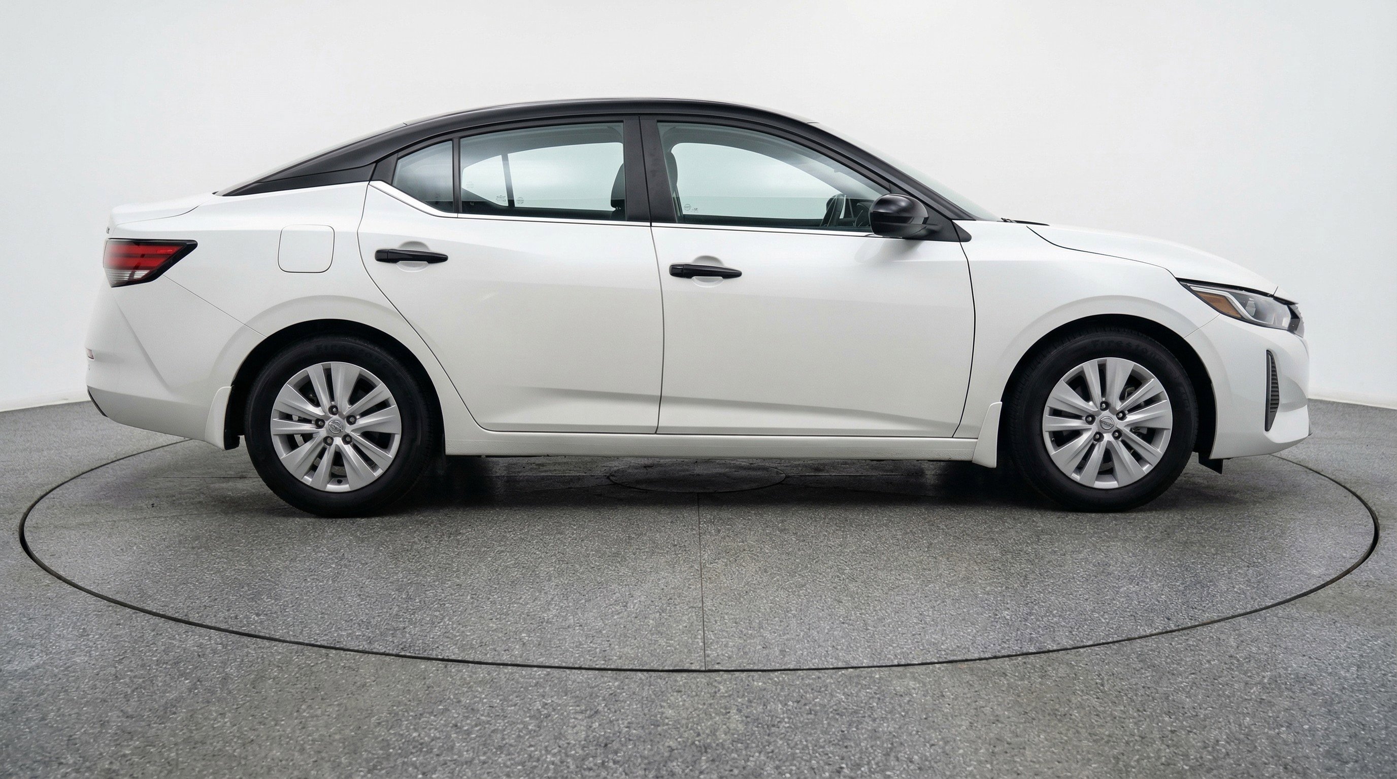 Used 2025 Nissan Sentra S image 11