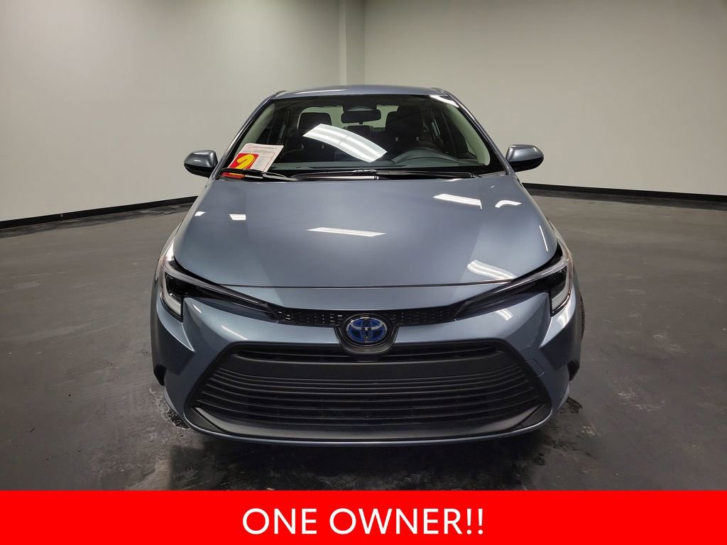 Used 2025 Toyota Corolla LE image 3