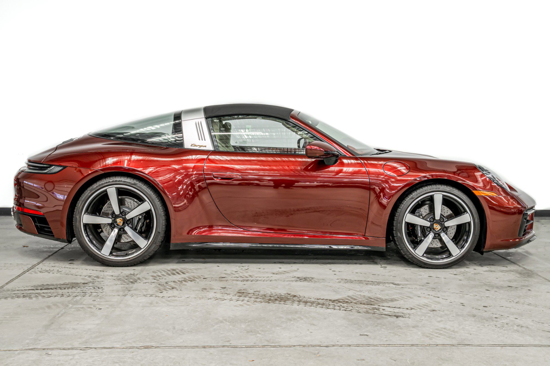 Used 2021 Porsche 911 Targa 4S Heritage Design image 16