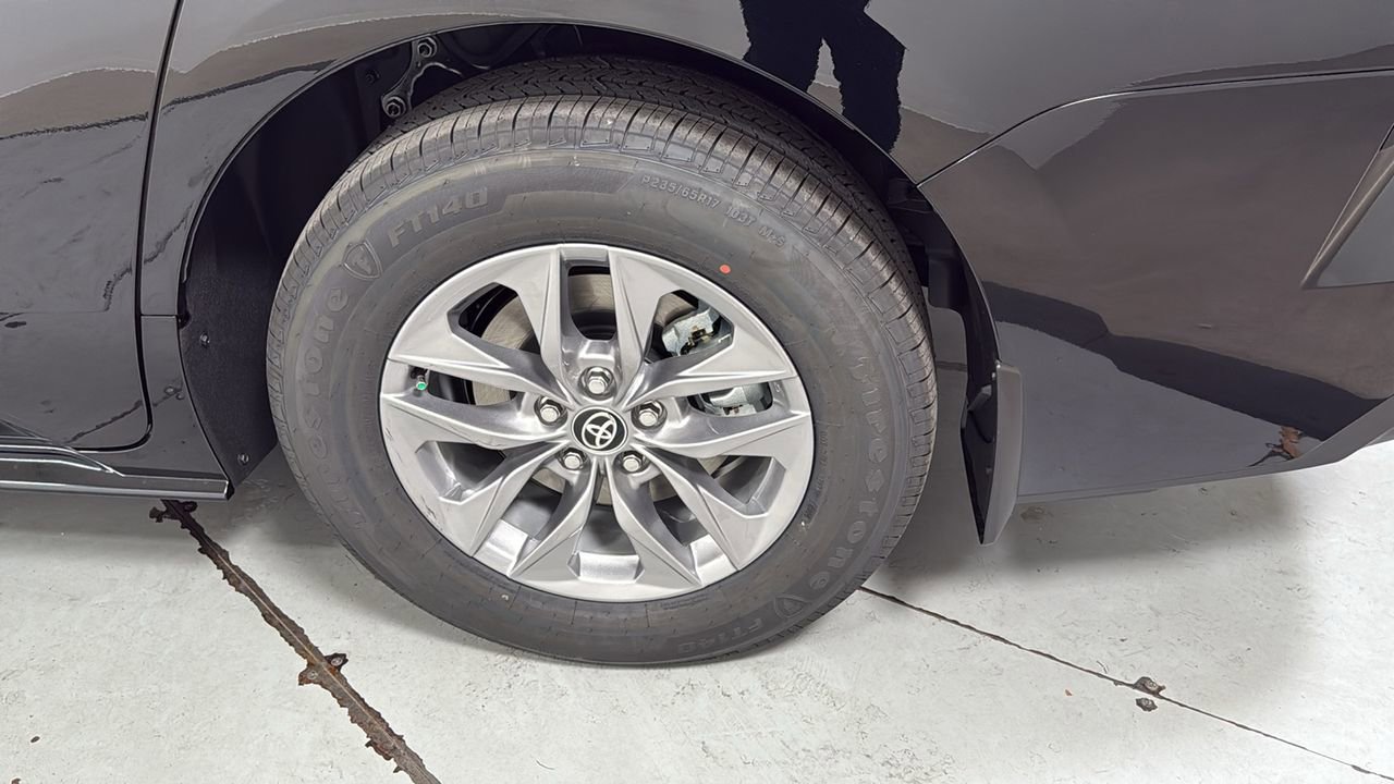 New 2026 Toyota Sienna LE image 24