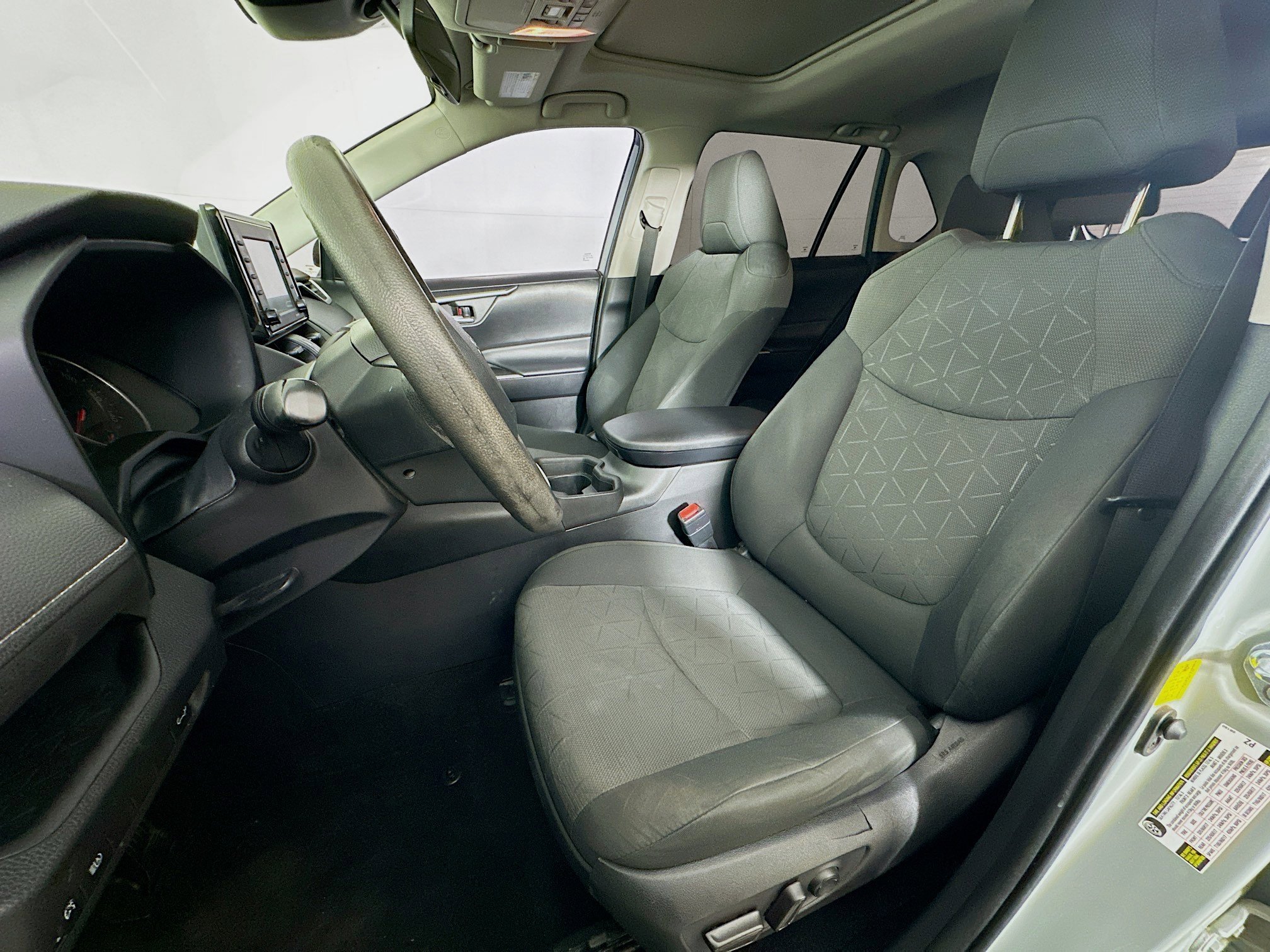 Used 2021 Toyota RAV4 XLE w/ Convenience Package image 13