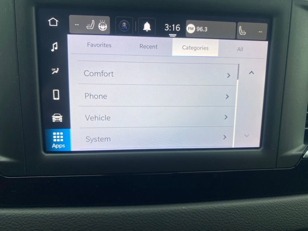 Used 2023 Chrysler Voyager LX image 12