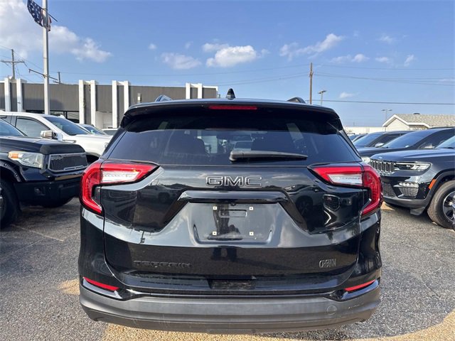Used 2024 GMC Terrain SLE w/ Elevation Edition image 8